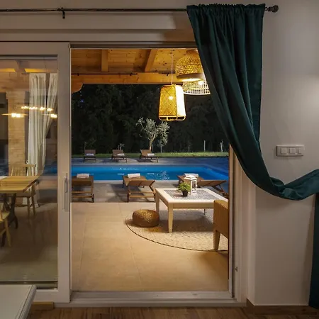 4 Bedroom Lovely In Pusti * Peresiji