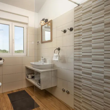 4 Bedroom Lovely In Pusti Ferienhaus