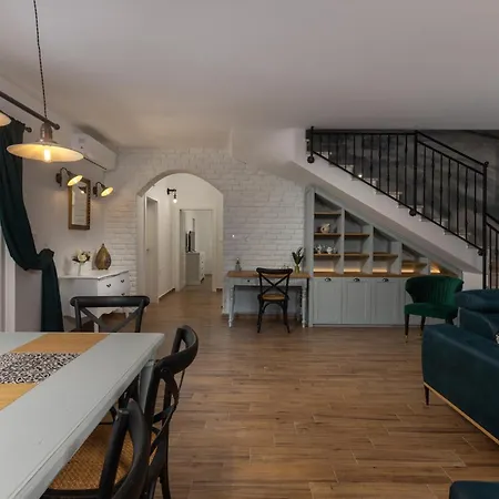4 Bedroom Lovely In Pusti Holiday home Peresiji