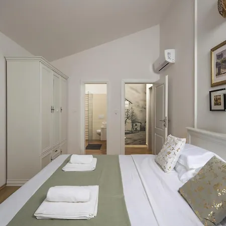 4 Bedroom Lovely In Pusti Peresiji